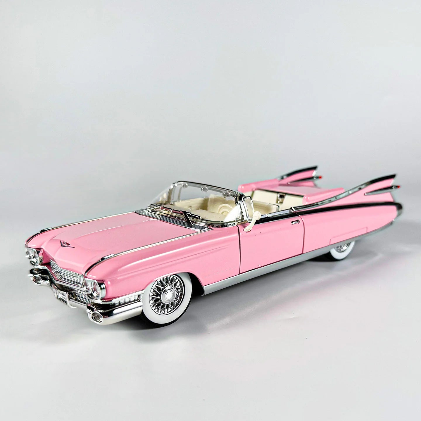 Retro luxury 1:24 convertible sports car alloy model, exquisite desktop ornaments, best collection for car model enthusiasts
