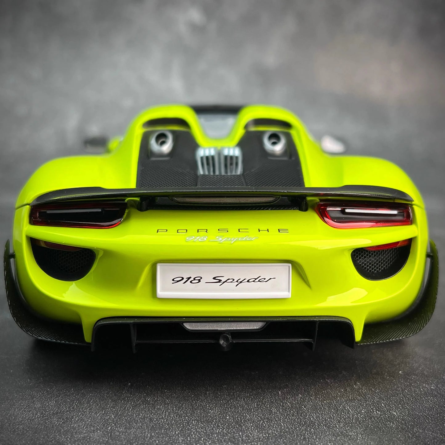 AUTOART car model simulation 1/18 Porsche 918 Car Model alloy room ornament display cars model boy collection christmas gift