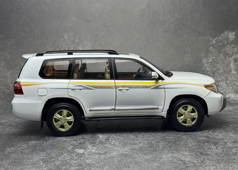 Car diecast model 1/18 LAND CRUISER 200 Green model static display holiday gift collection