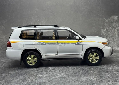 Car diecast model 1/18 LAND CRUISER 200 Green model static display holiday gift collection