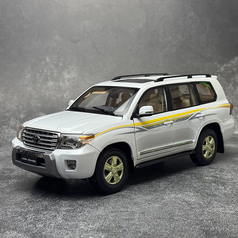 Car diecast model 1/18 LAND CRUISER 200 Green model static display holiday gift collection