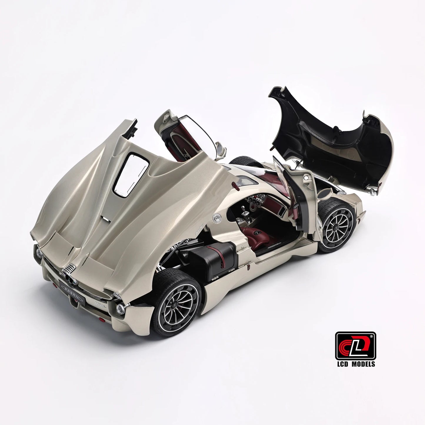 Pre-sale for shipment in 2026： LCD diecast model 1/18 scale Pagani Utopia static display festive gift collection