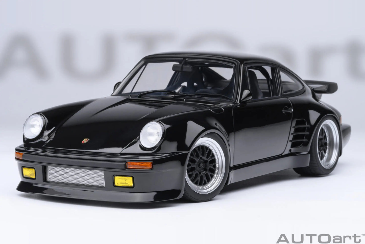 AUTOART 1/18 PORSCHE 911 (930) Turbo Car Model