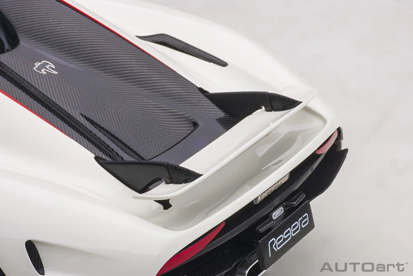 AUTOart model 1/18 Scale New  Koenigsegg Regera car model Static Decorative Items Holiday Gift Collection