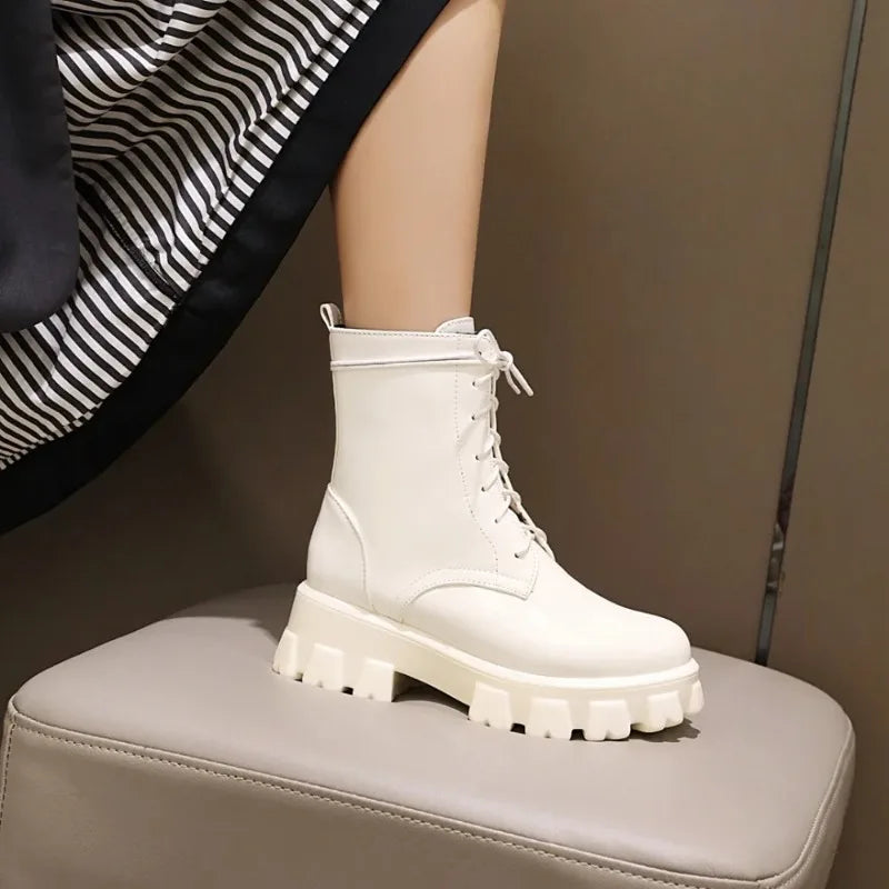High End Women Boot Fashion Patent Leather Ankle Boots Exquisite Lace Platform Boots for Woman Luxury Designer Shoes Botas Mujer
