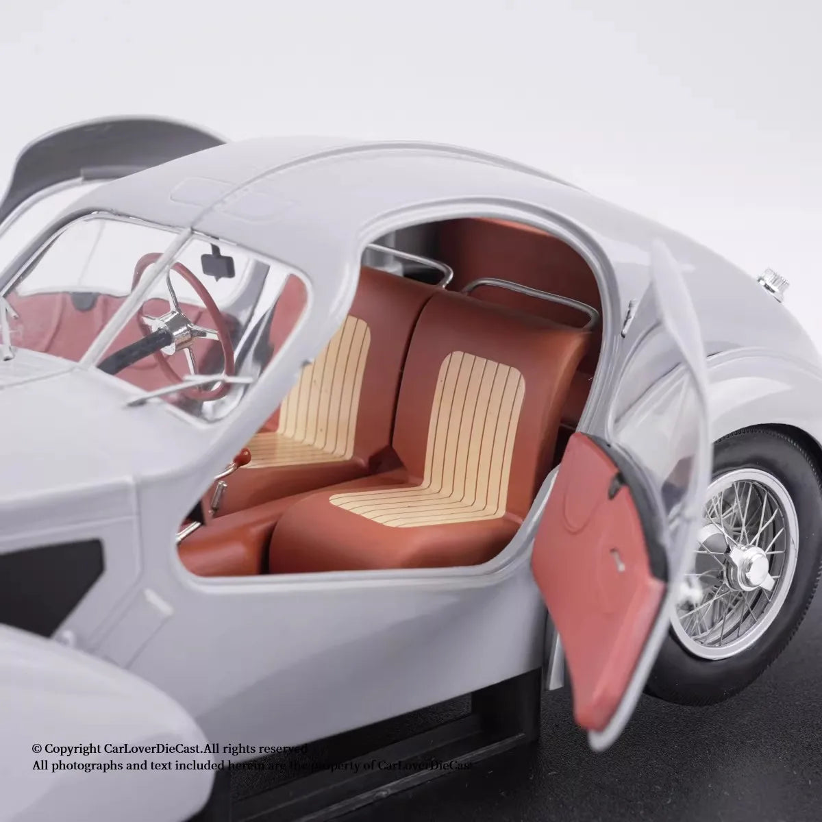 Solido 1/18 Bugatti Atlantic Type 57 SC 1937 Diecast Vehicle Model with Two Open Doors Limited Edition Cars Gifts