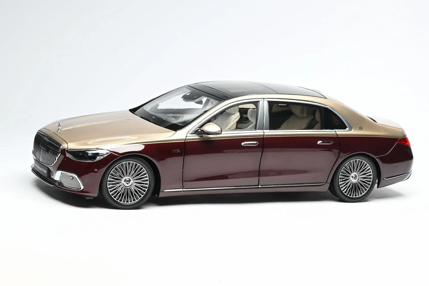 Almost Real model  1:18  BZ-Mbh S680  S-Class Alloy car model display Collection Holiday gift