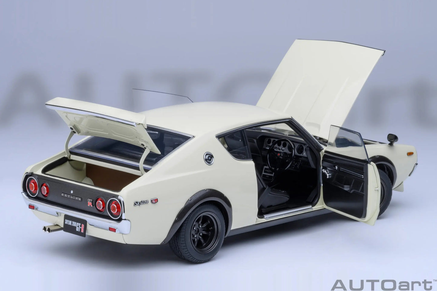 NISSAN SKYLINE 2000 GT-R (KPGC110) TUNED VERSION RS WATANABE WHEEL AUTOart 1/18 Static display model gift collection