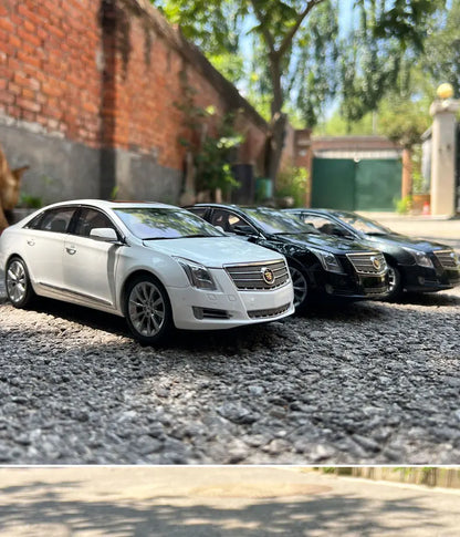 Cadillac XTS Car Model,1:18  2014 Diecast Model for Collections Display and Gift