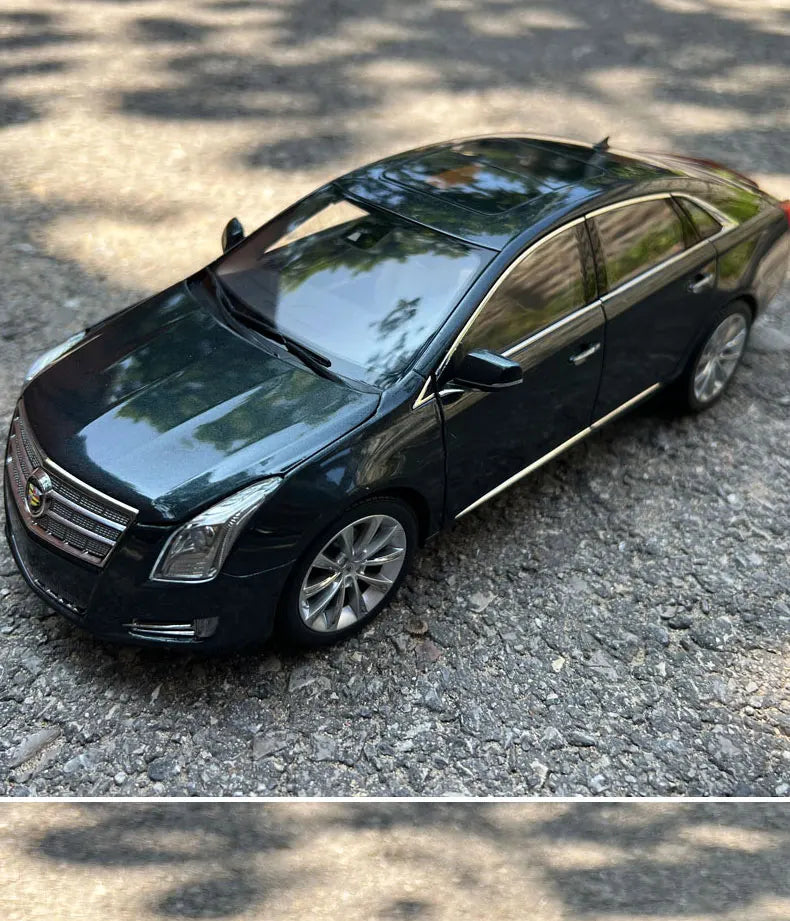 Cadillac XTS Car Model,1:18  2014 Diecast Model for Collections Display and Gift