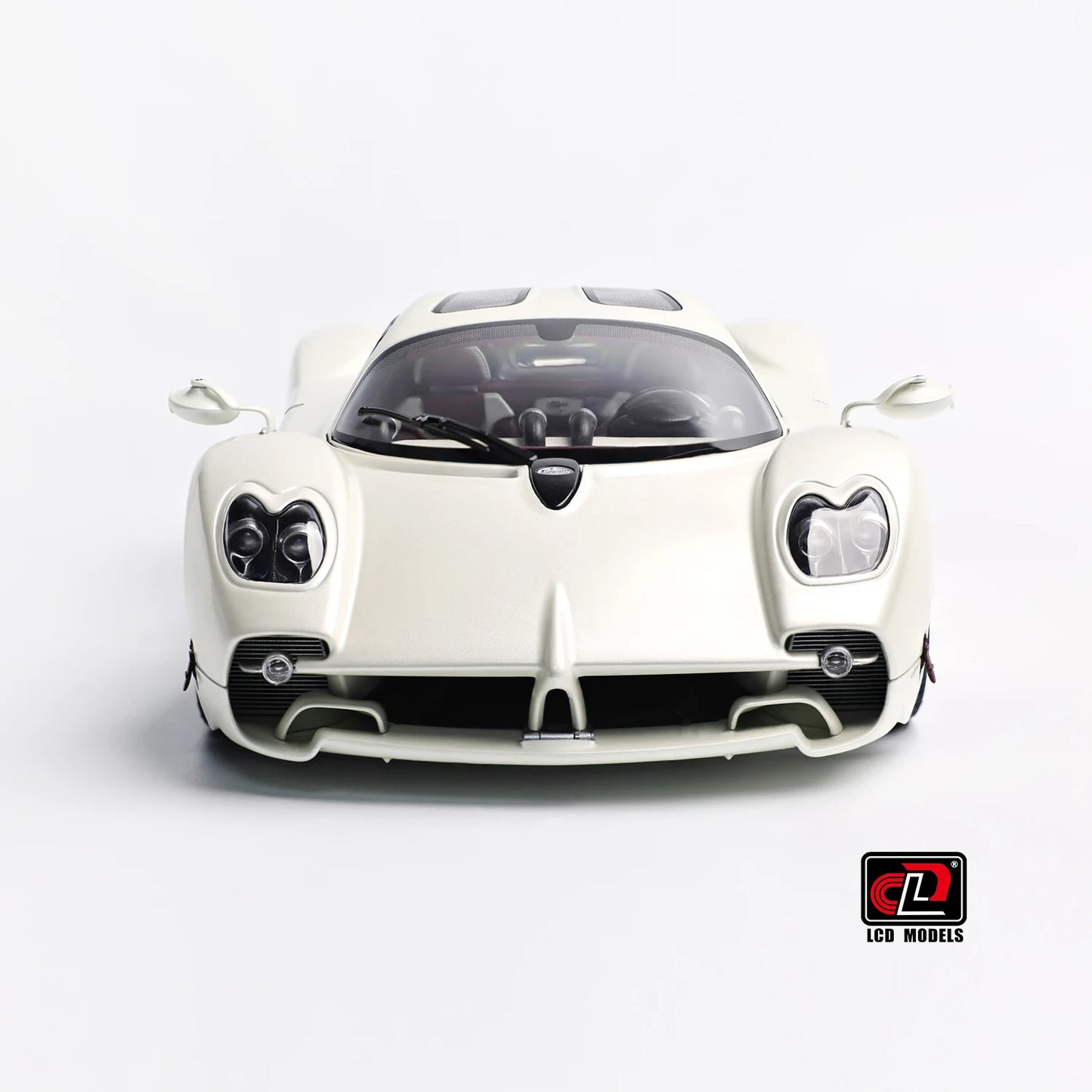 Pre-sale for shipment in 2026： LCD diecast model 1/18 scale Pagani Utopia static display festive gift collection