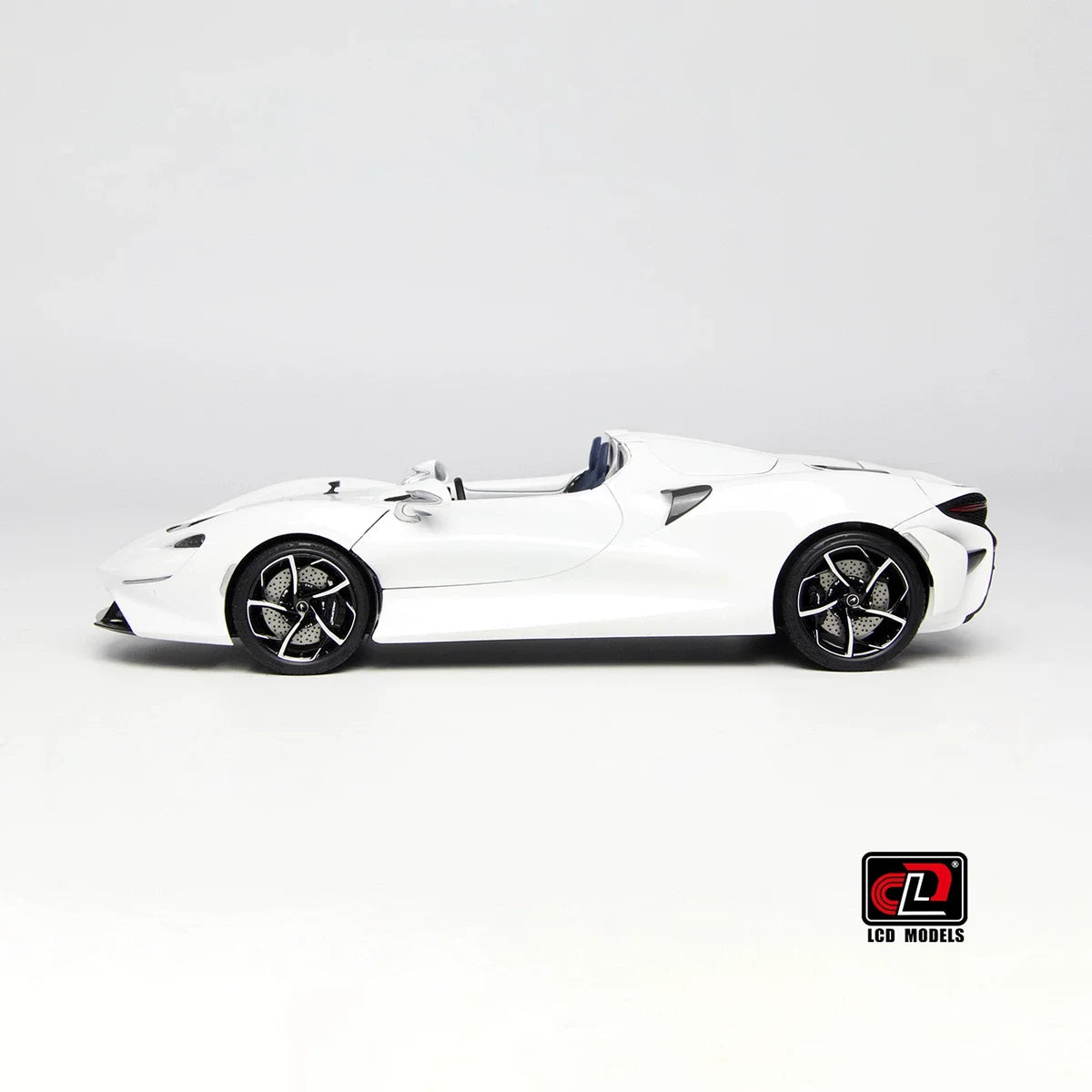 LCD Diecast car model 1:18 McLaren ELVA car model metal static display collection