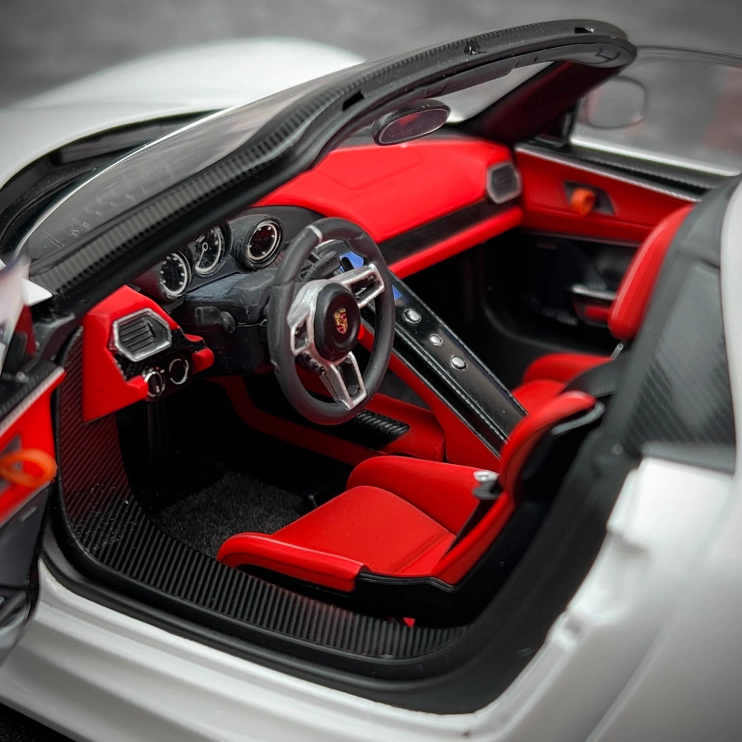 AUTOART car model simulation 1/18 Porsche 918 Car Model alloy room ornament display cars model boy collection christmas gift