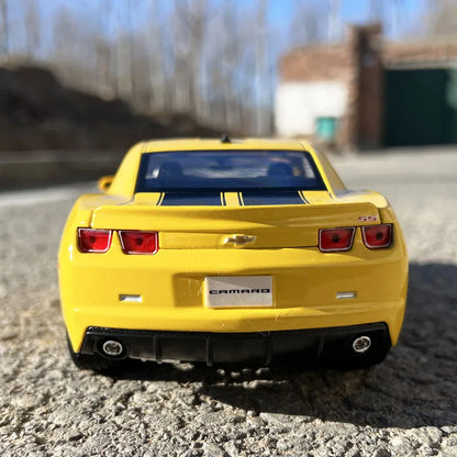 GM Chevrolet 1:18 Camaro 1968-2016 Diecast Model for Collections Display and Gift