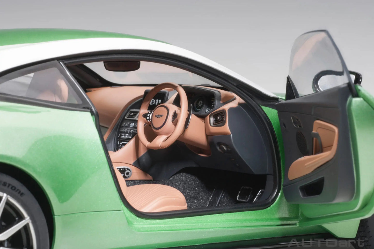 AUTOART New model 1/18 scale Aston Martin DB11  Sports car model Static display Collection Holiday gift