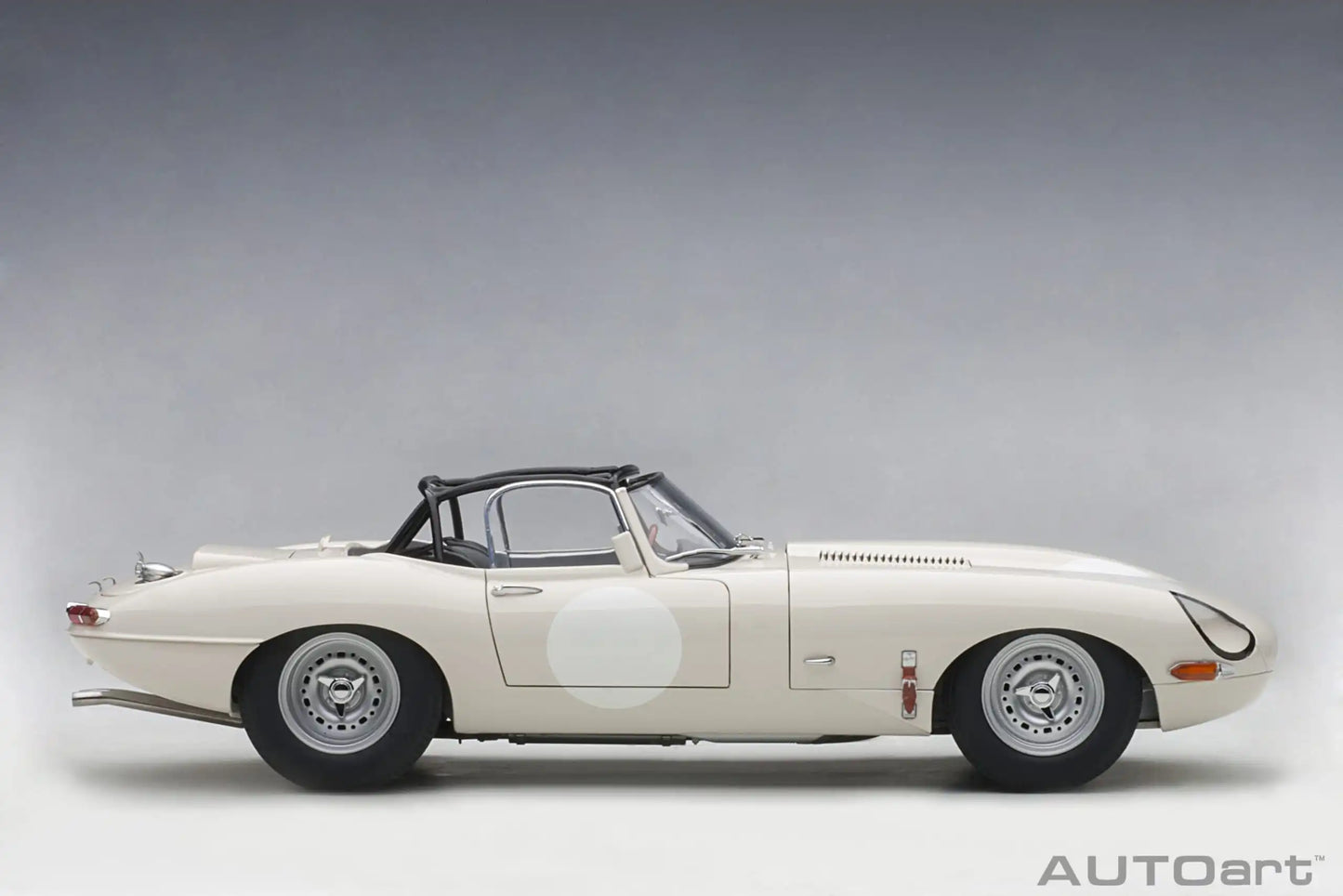AUTOART  1:18  Jaguar Lightweight E-Type  Car model  Send to a friend Holiday gift Model collection