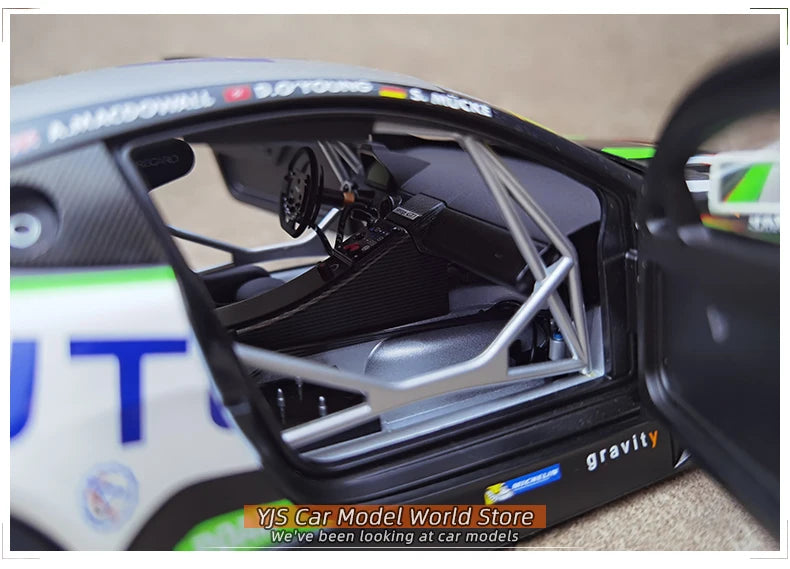 AUTOART Edition 1/18 Aston Martin VANTAGE V12 BATHURST 12HOUR #97 2015 Racing Car Model