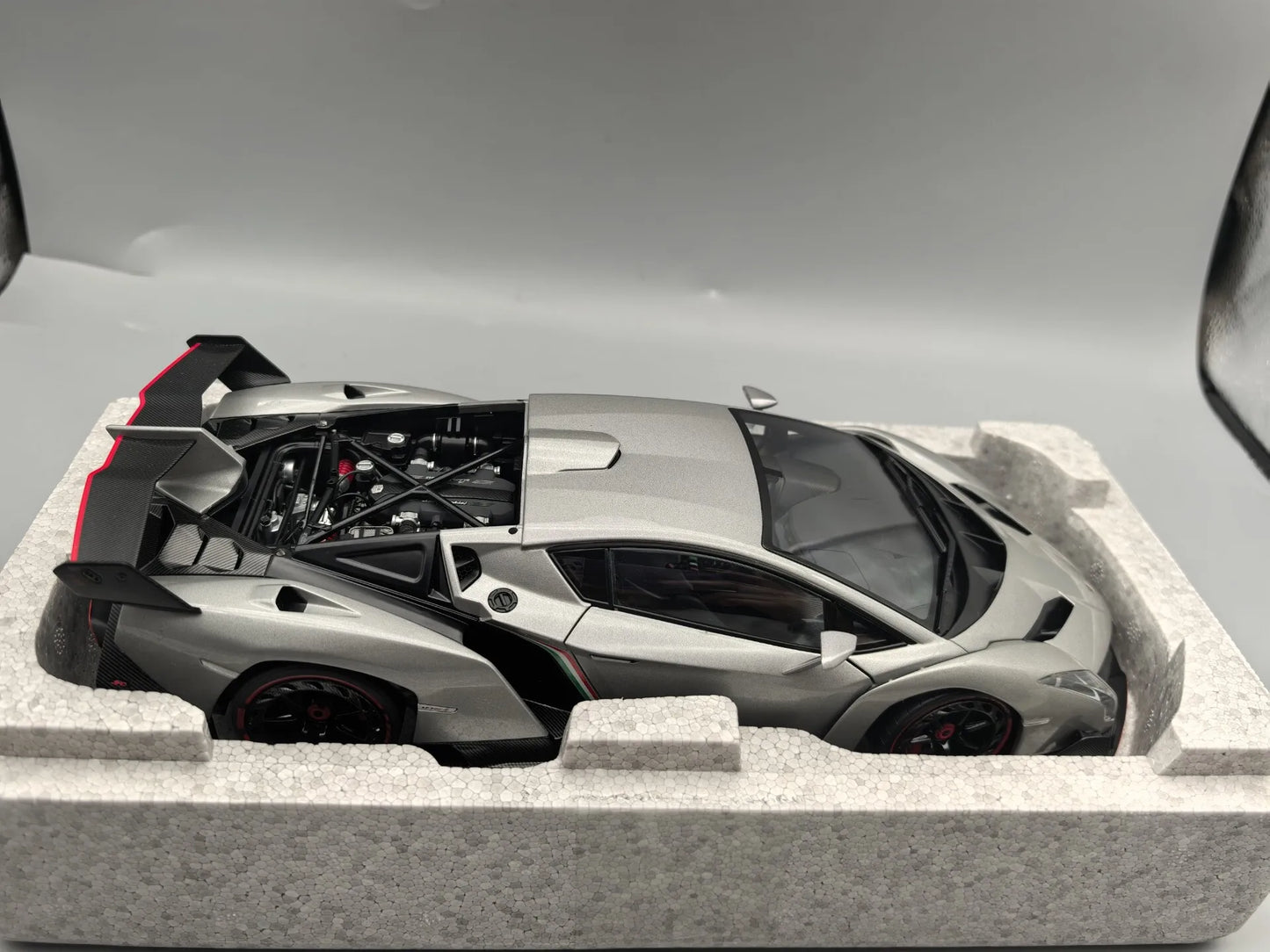 Autoart 1:18 VENENO Gray Simulation Limited Edition All Open Alloy Metal Static Car Model Toy Gift
