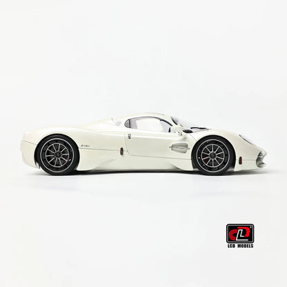 Pre-sale for shipment in 2026： LCD diecast model 1/18 scale Pagani Utopia static display festive gift collection