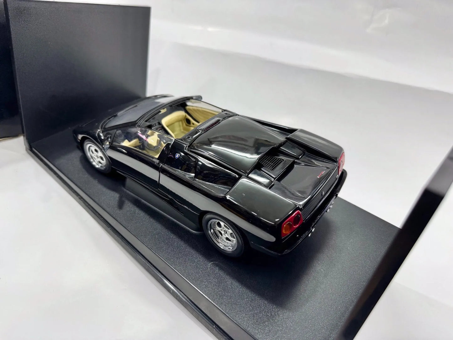 Autoart 1:18 Diablo VT Black Simulation Limited Edition All Open Alloy Metal Static Car Model Toy Gift
