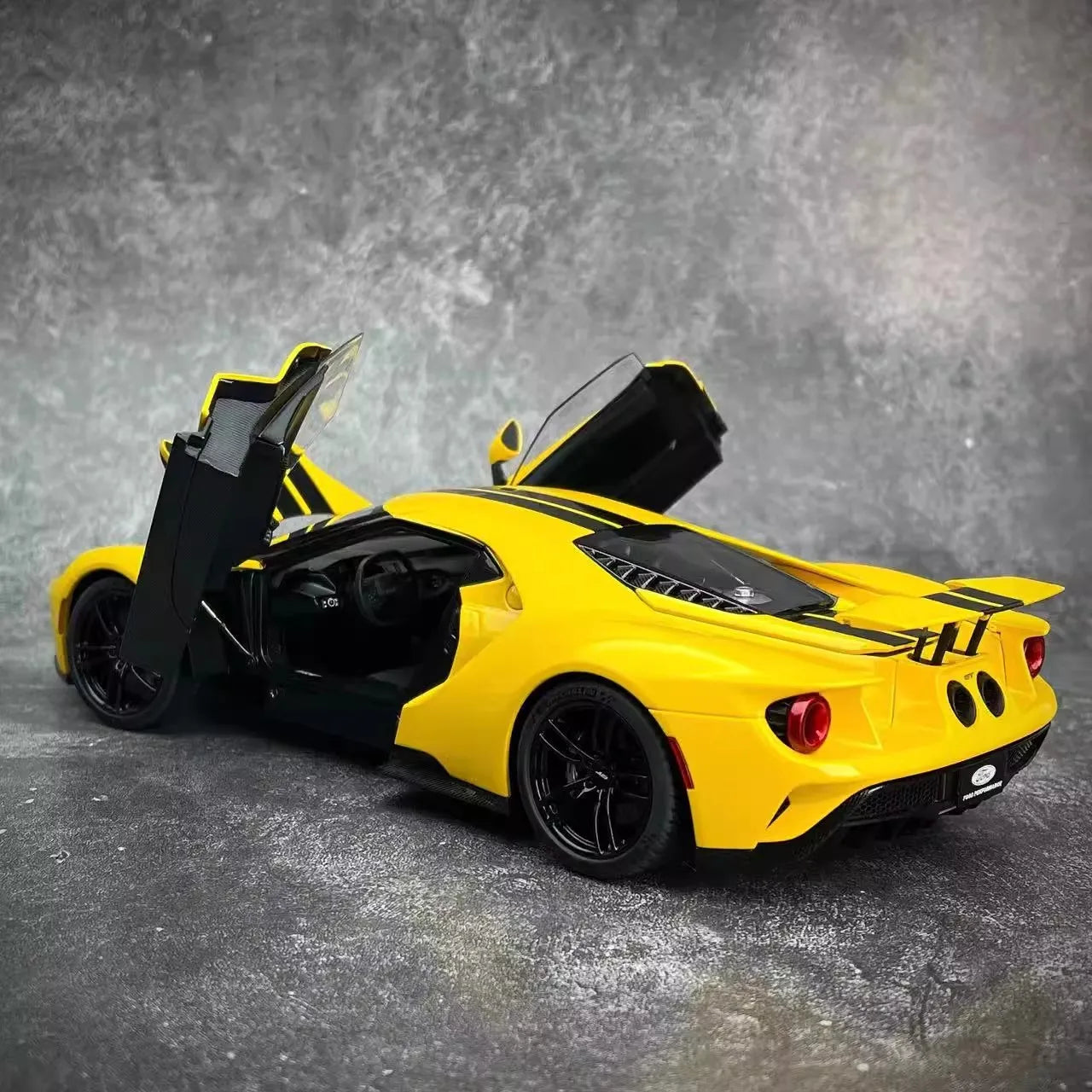 AUTOART 1:18 scale Ford GT ABS material Full Open car model Static Display Holiday gift collection Sports car model