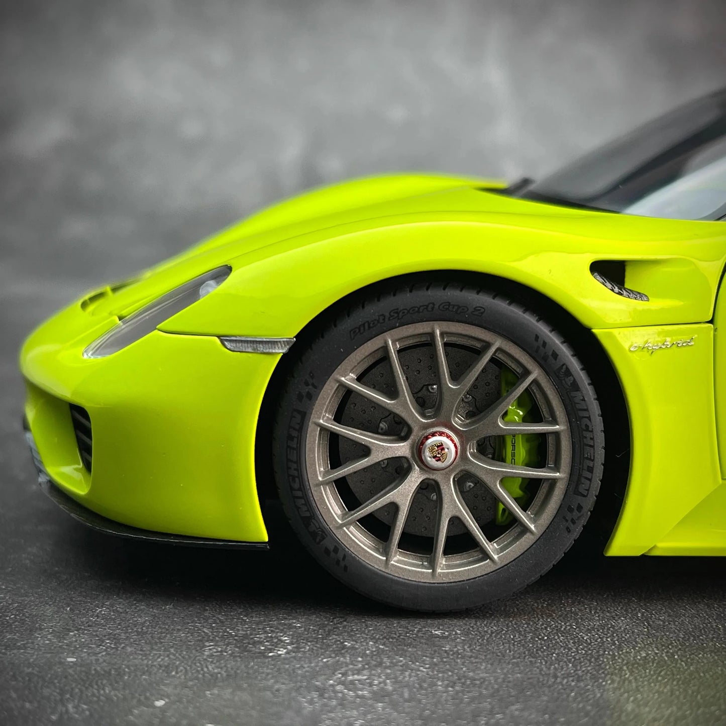 AUTOART car model simulation 1/18 Porsche 918 Car Model alloy room ornament display cars model boy collection christmas gift