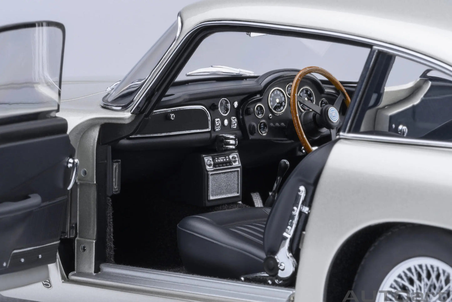 Autoart 1/18 ASTON MARTIN DB5  ABS 007/Goldfinger Bond , door full open sports car model static decoration collection