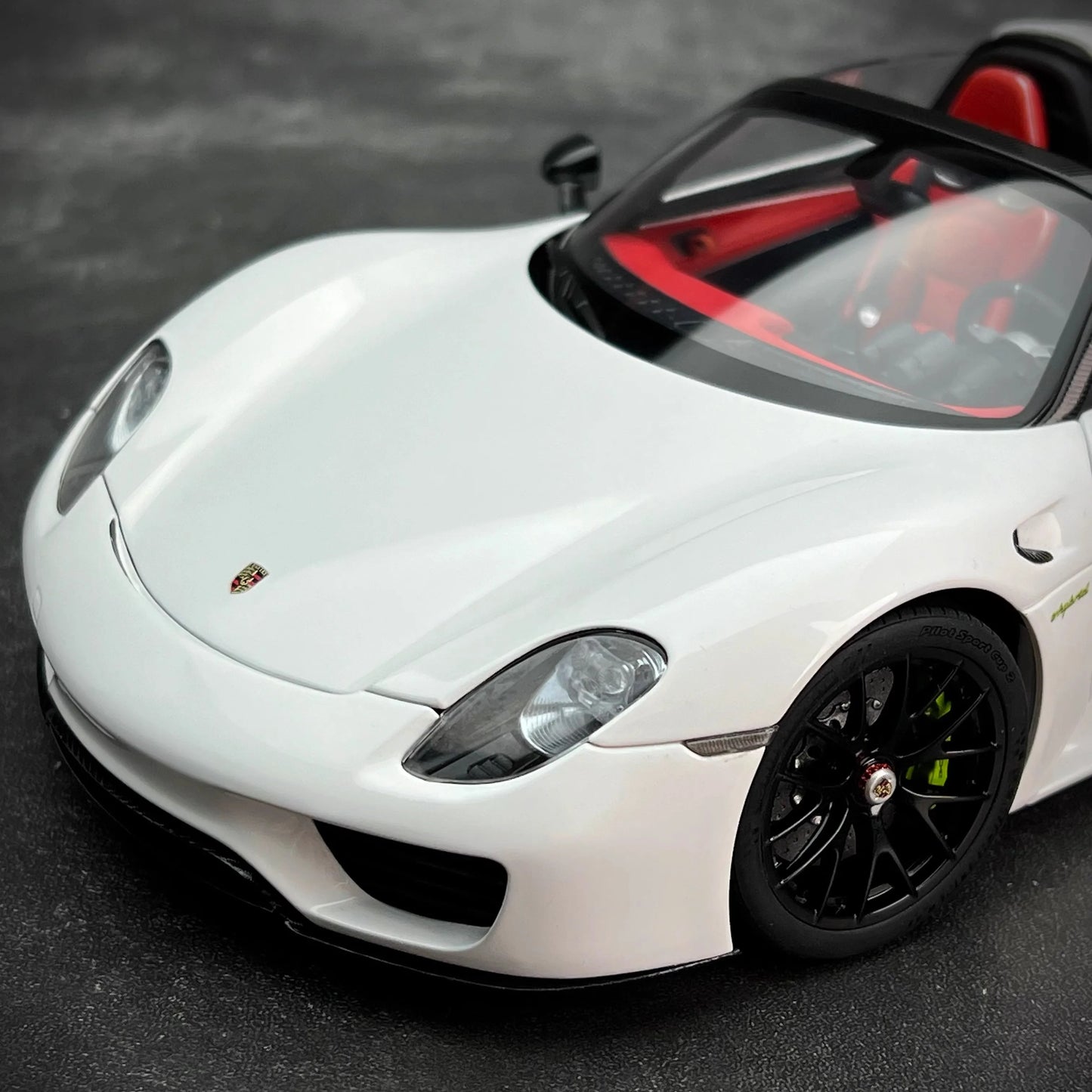 AUTOART car model simulation 1/18 Porsche 918 Car Model alloy room ornament display cars model boy collection christmas gift