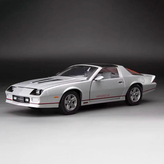 SunStar 1:18 Scale 1985 Chevrolet Camaro IROC Simulation Alloy Car Model Static Display Collectible Toy Gift Souvenir Decoration