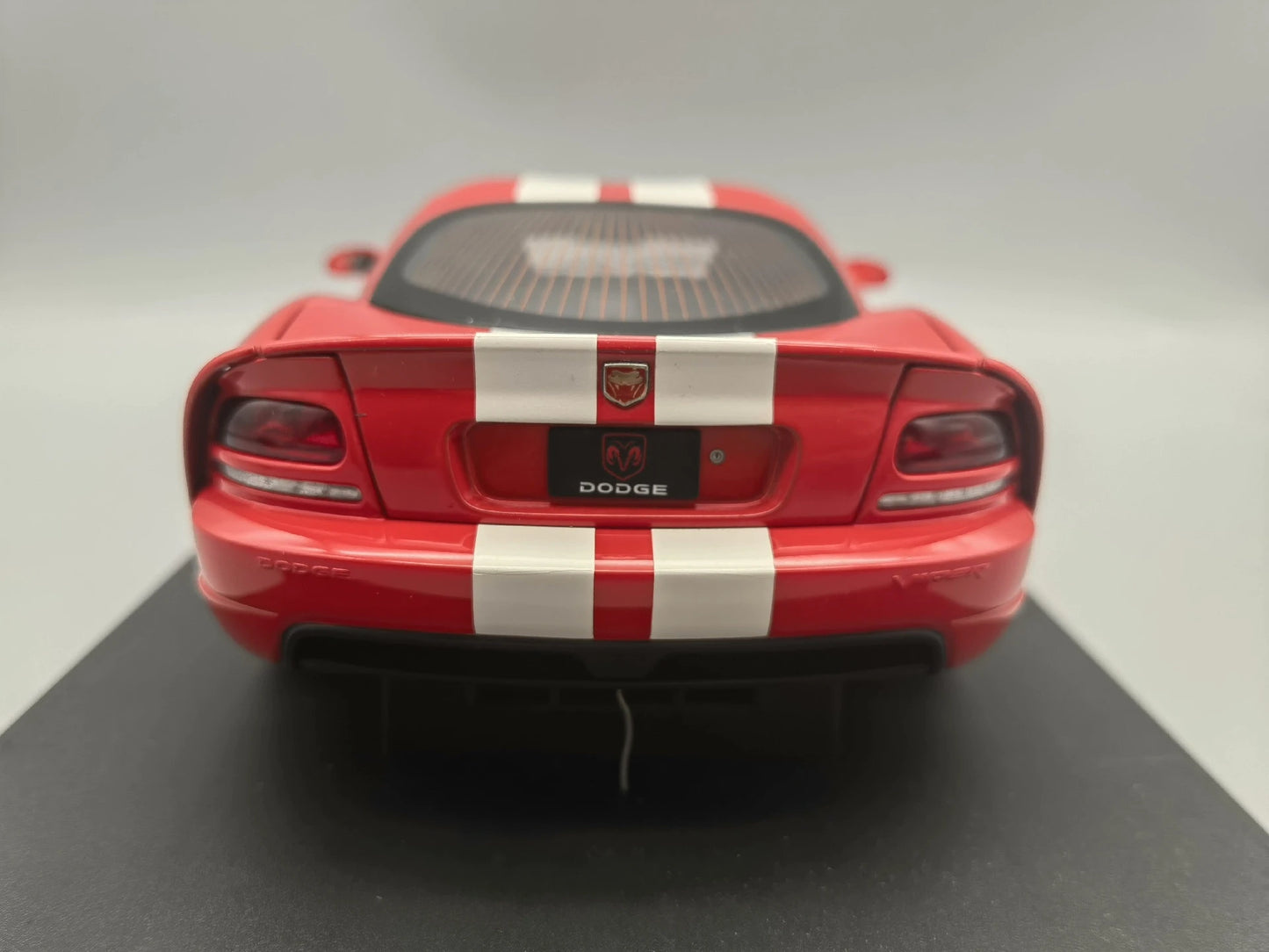 Autoart 1:18 VIPER SRT-10 COUPE 2006 Red/Black Simulation Limited Edition All Open Alloy Metal Static Car Model Toy Gift