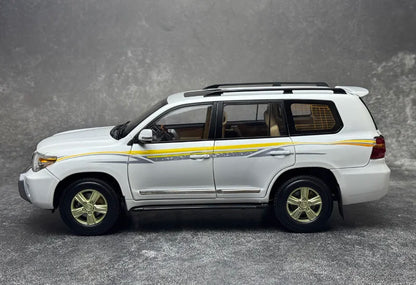Car diecast model 1/18 LAND CRUISER 200 Green model static display holiday gift collection