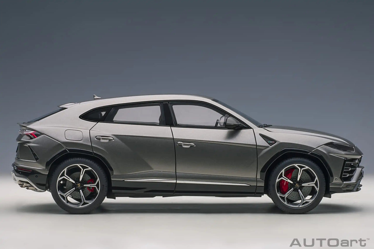 AUTOART New model 1/18 scale LAMBORGHINI URUS   car model Static display Collection Holiday gift