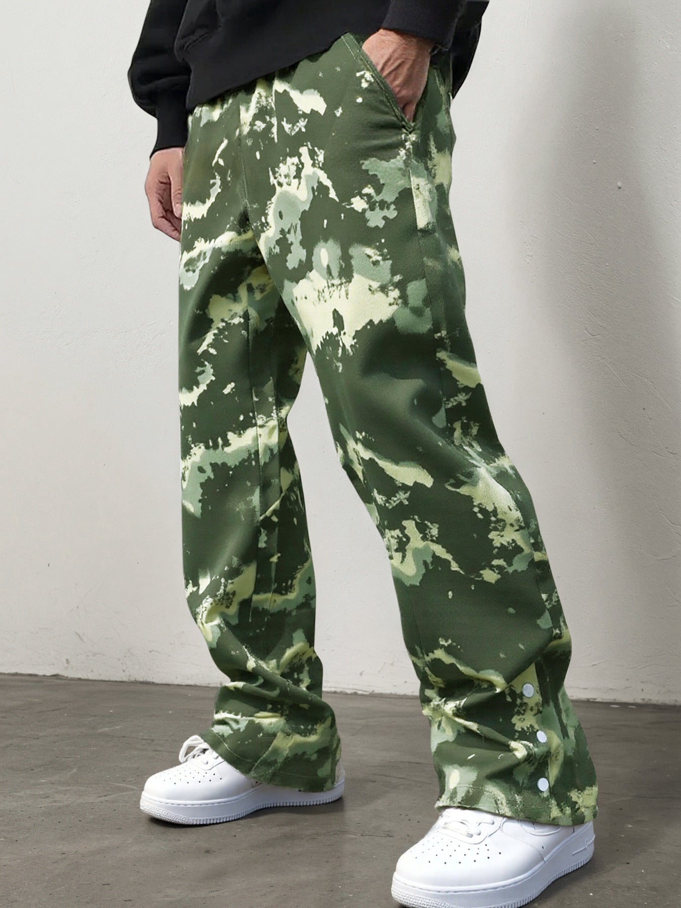 Mens Camo Sweatpants In A Casual Street Style